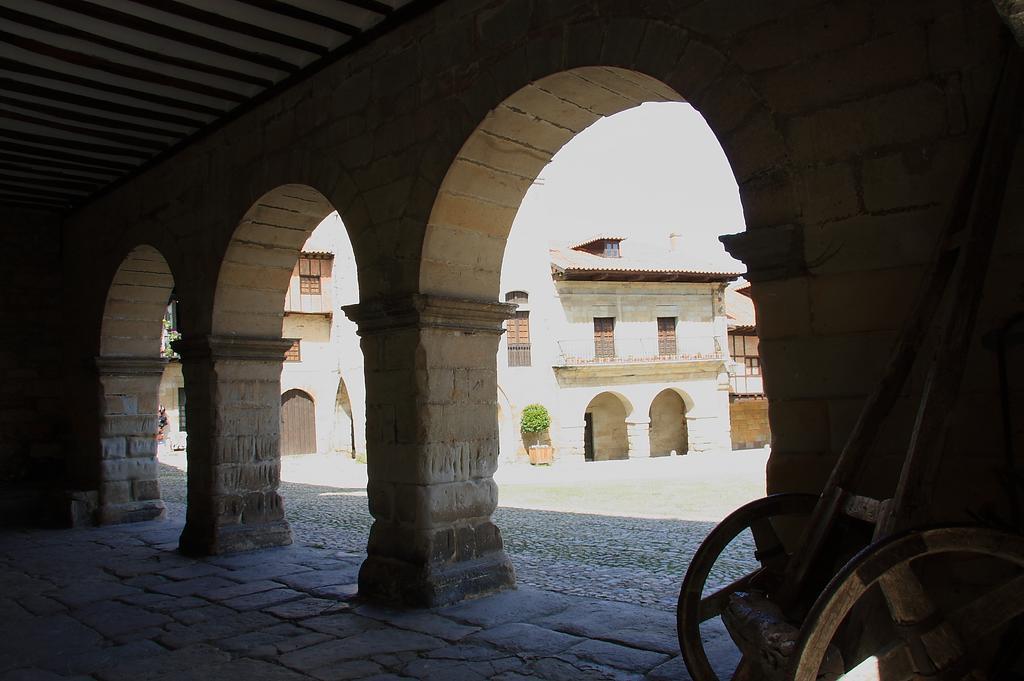 Apartamentos Legado De Santillana Santillana del Mar Exteriör bild