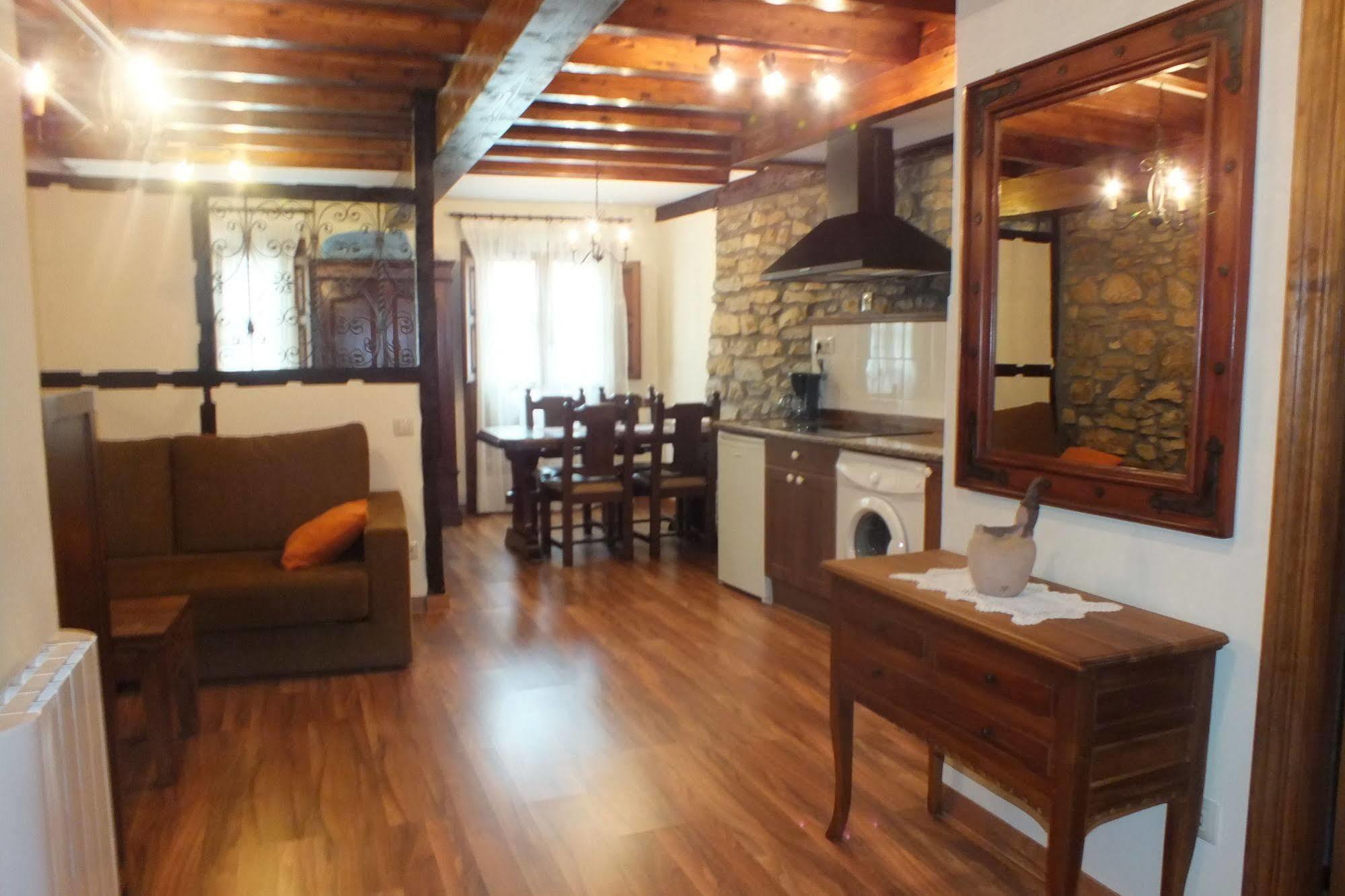 Apartamentos Legado De Santillana Santillana del Mar Exteriör bild