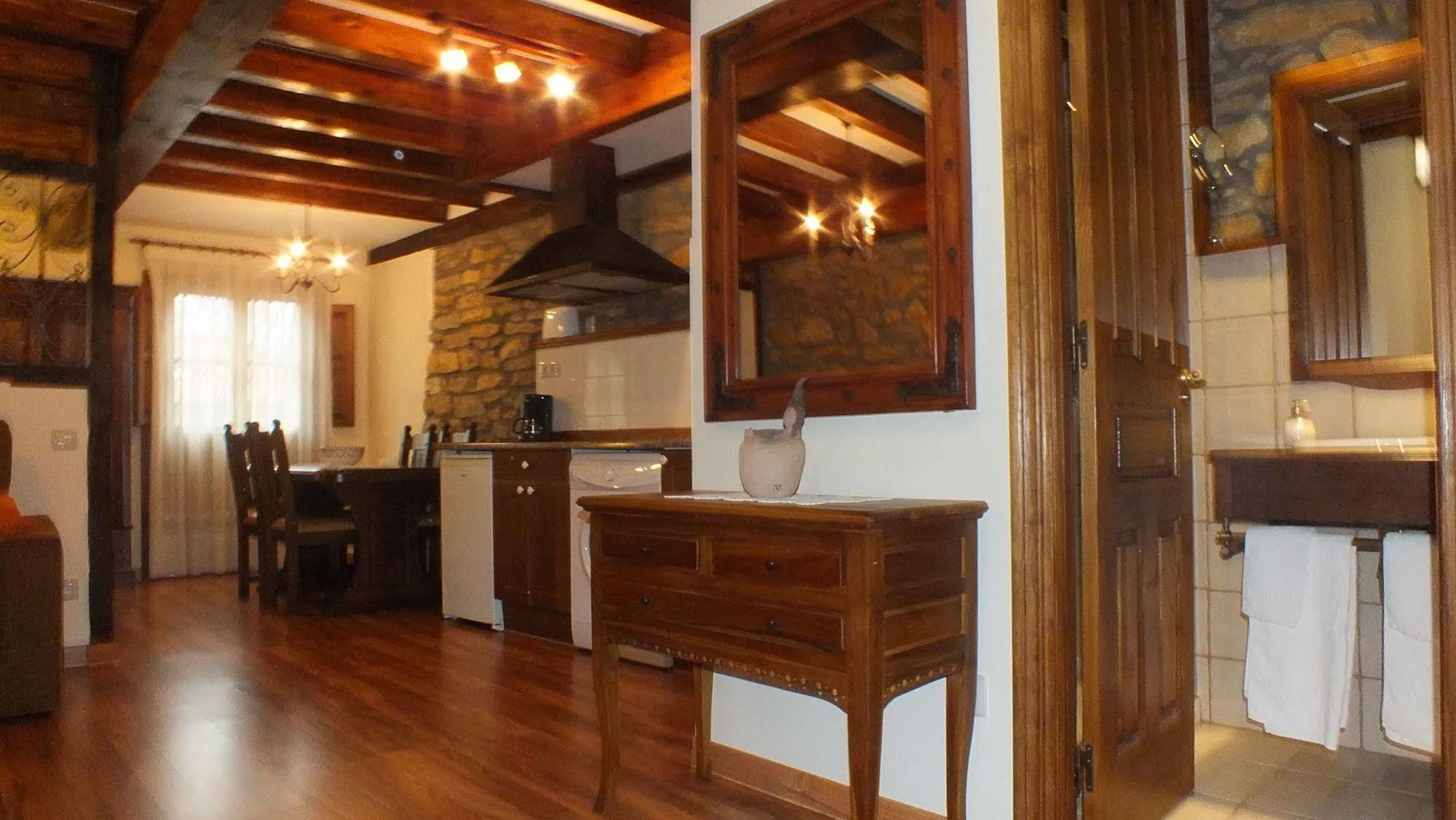 Apartamentos Legado De Santillana Santillana del Mar Exteriör bild