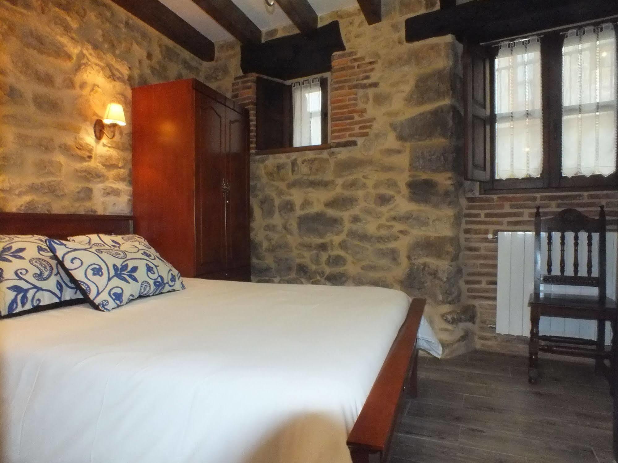Apartamentos Legado De Santillana Santillana del Mar Exteriör bild